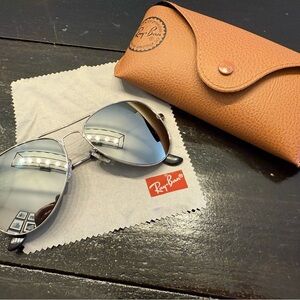 Ray-Ban Silver Aviator Sunglasses with Tan Case
